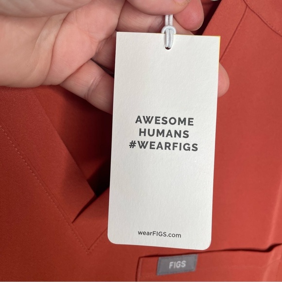 Figs Catarina One-Pocket Scrub Top in Coral/Orange XXS - Picture 8 of 11